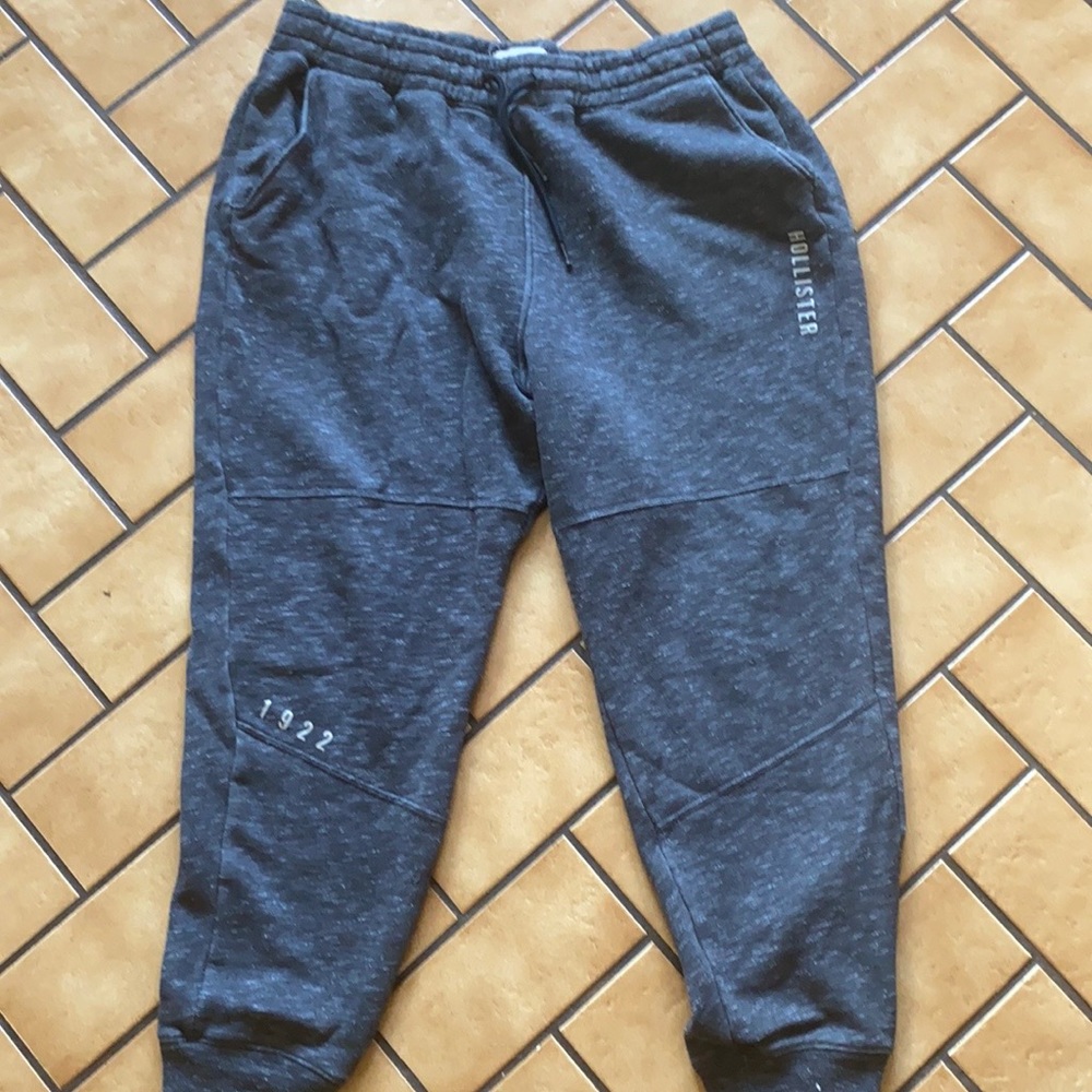 Hollister.  Men’s gray sweatpants. Size L